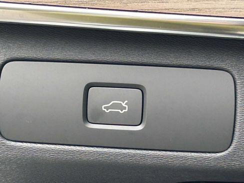 New 2026 Volvo XC90 B6 Plus w/ Protection Package Premier image 21