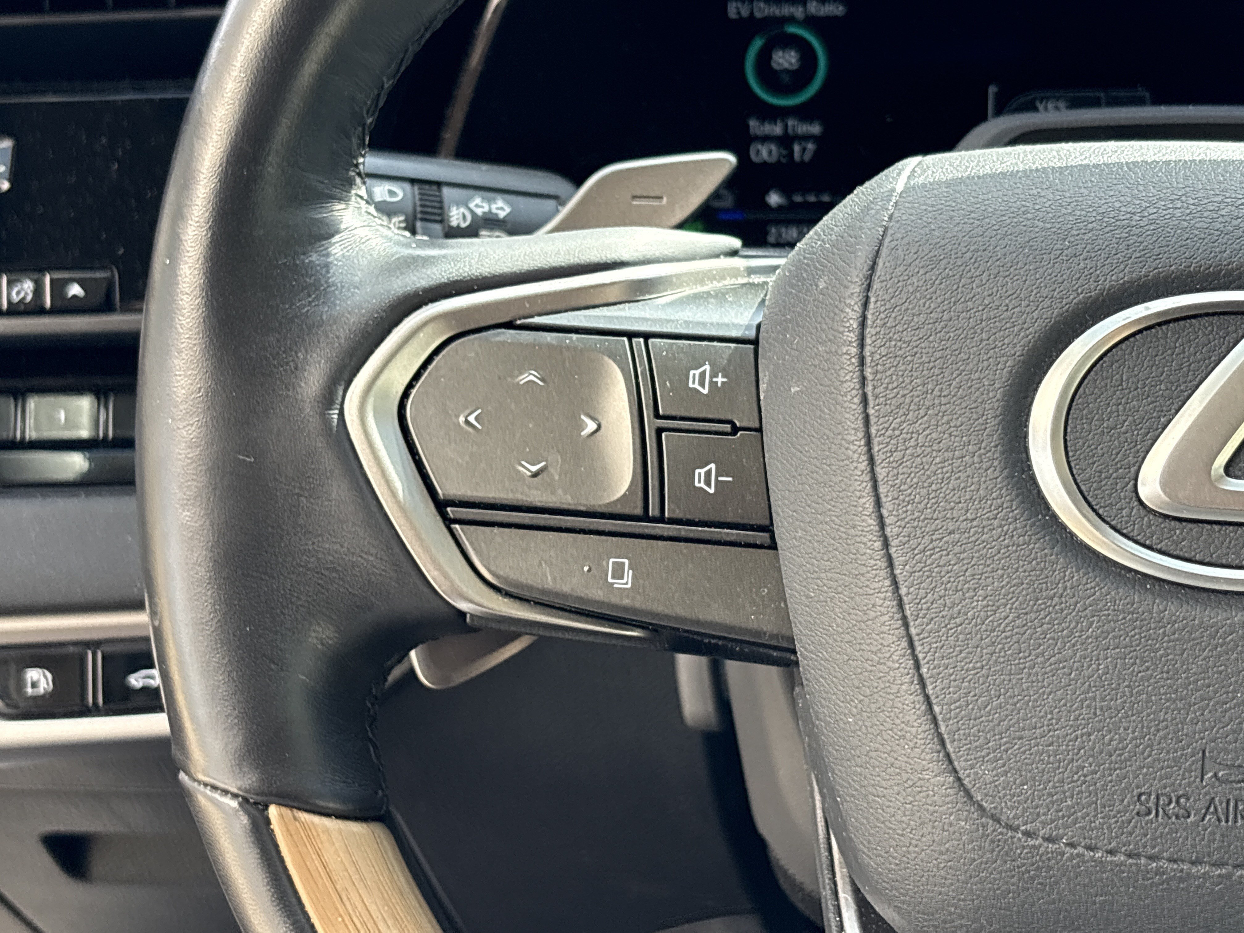Used 2025 Lexus RX 450h AWD w/ Convenience Package image 9