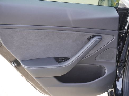 Used 2019 Tesla Model 3 Mid Range image 11