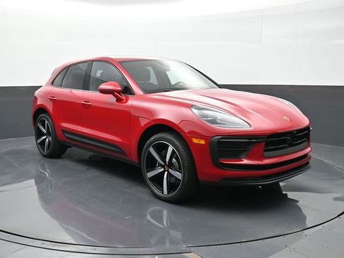Certified 2025 Porsche Macan AWD/4WD image 21