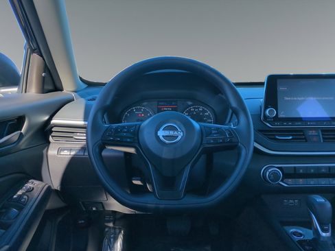 Used 2025 Nissan Altima 2.5 S image 12