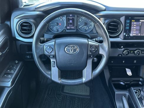 Used 2016 Toyota Tacoma TRD Sport image 13