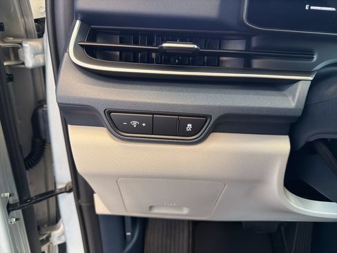 New 2026 Kia Carnival EX FWD image 21