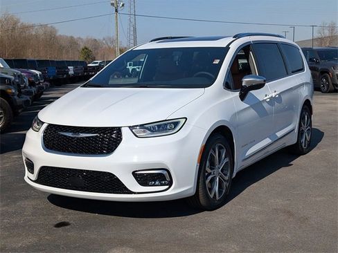 New 2026 Chrysler Pacifica Pinnacle image 4