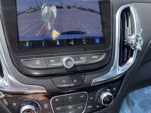 Used 2024 Chevrolet Equinox Premier AWD/4WD image 16