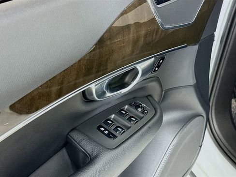 Used 2018 Volvo XC90 T6 Momentum w/ Convenience Package image 18