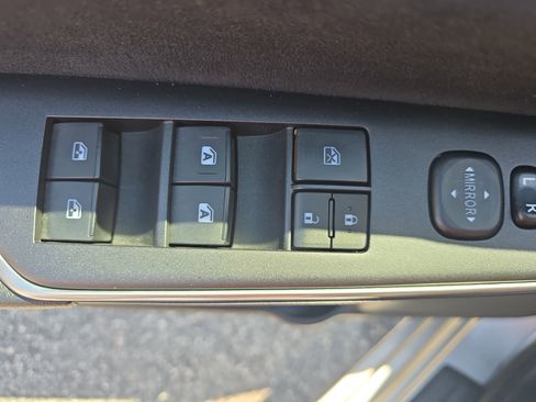 Used 2015 Toyota Camry XSE FWD image 28