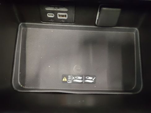 Used 2021 Chevrolet Suburban Z71 w/ Z71 Off-Road Package image 39