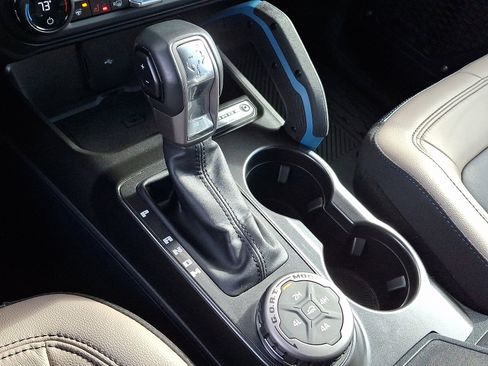 Used 2023 Ford Bronco Wildtrak image 14