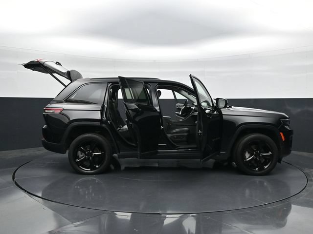 Used 2023 Jeep Grand Cherokee Limited w/ Black Appearance Package AWD/4WD image 53