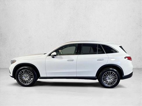 Used 2025 Mercedes-Benz GLC 300 image 8