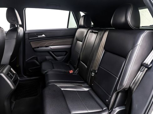 Used 2021 Volkswagen Atlas Cross Sport SE w/ V6 Towing Package image 8