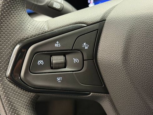 Used 2025 Chevrolet Trax LT FWD image 13
