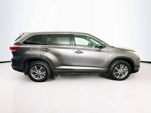 Used 2017 Toyota Highlander XLE image 10