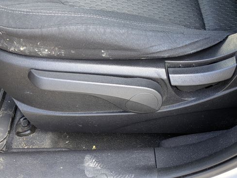 Used 2011 Hyundai Tucson GL image 18