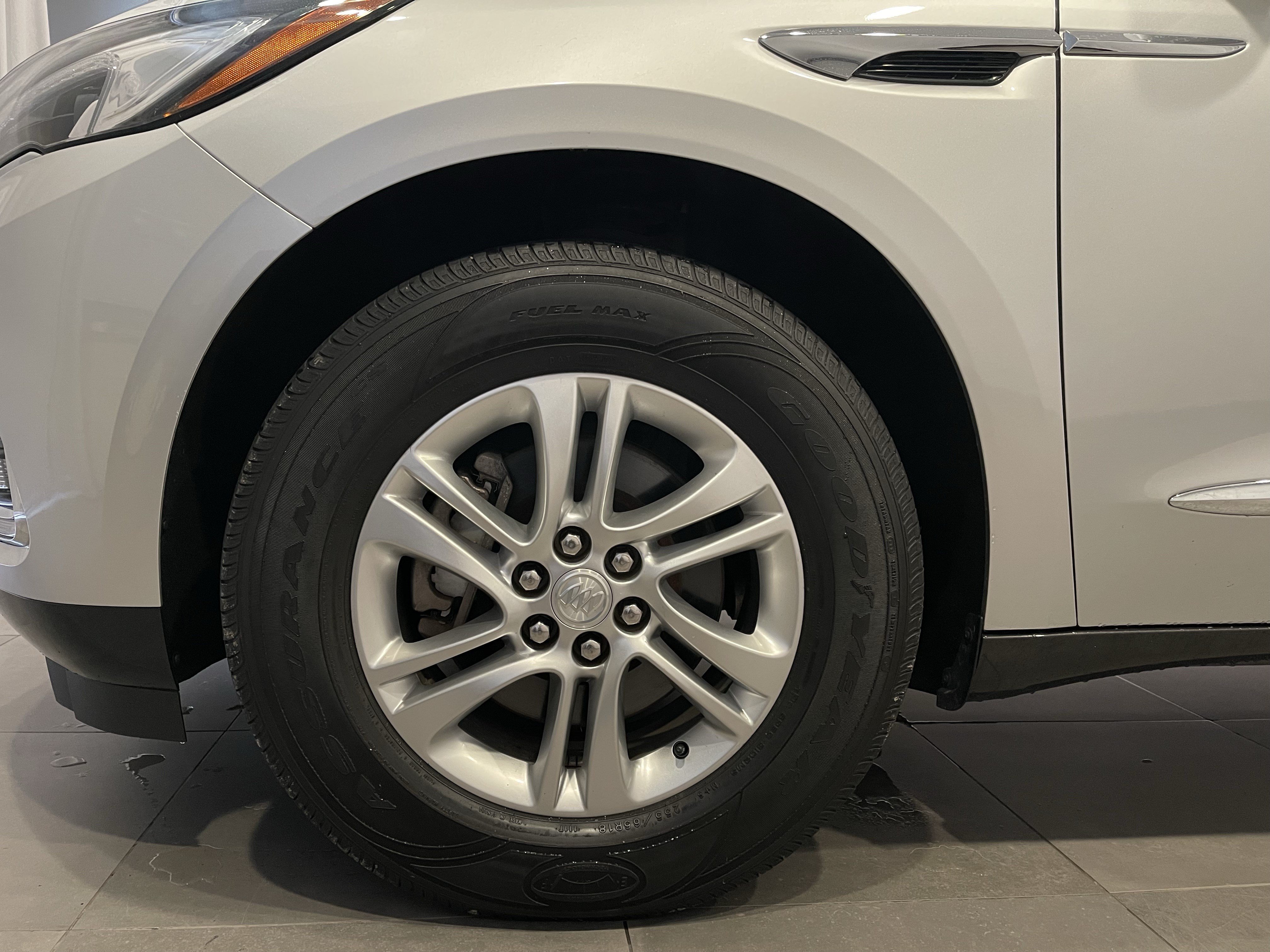 Used 2019 Buick Enclave Essence AWD/4WD image 7