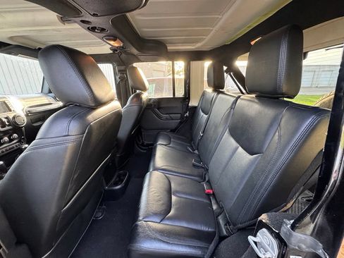 Used 2017 Jeep Wrangler Unlimited Sahara AWD/4WD image 10