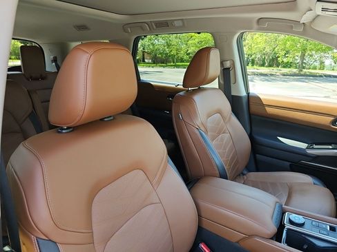 Used 2024 Nissan Pathfinder Platinum AWD/4WD image 12