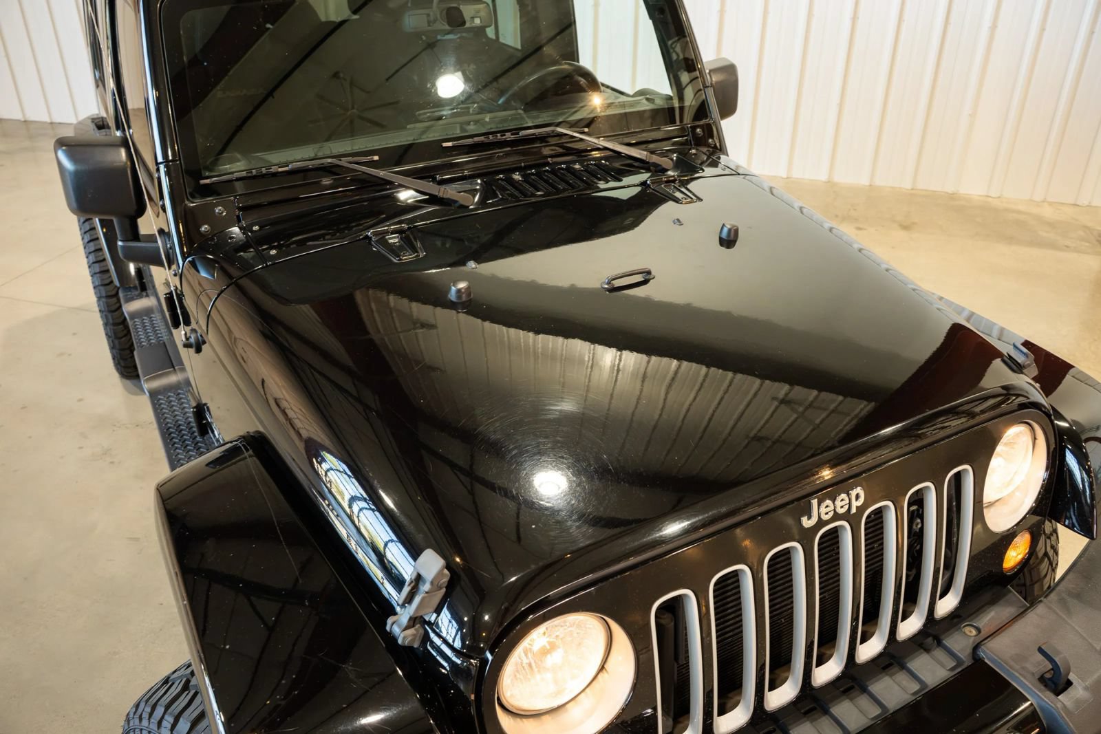 Used 2018 Jeep Wrangler Unlimited Sahara w/ Connectivity Group AWD/4WD image 13