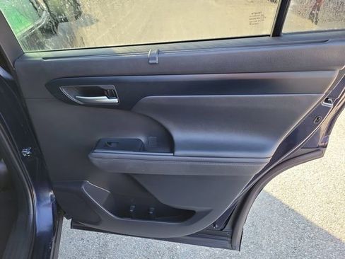 Used 2023 Toyota Highlander L image 35