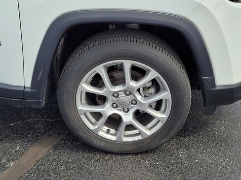 Used 2022 Jeep Compass Latitude image 10