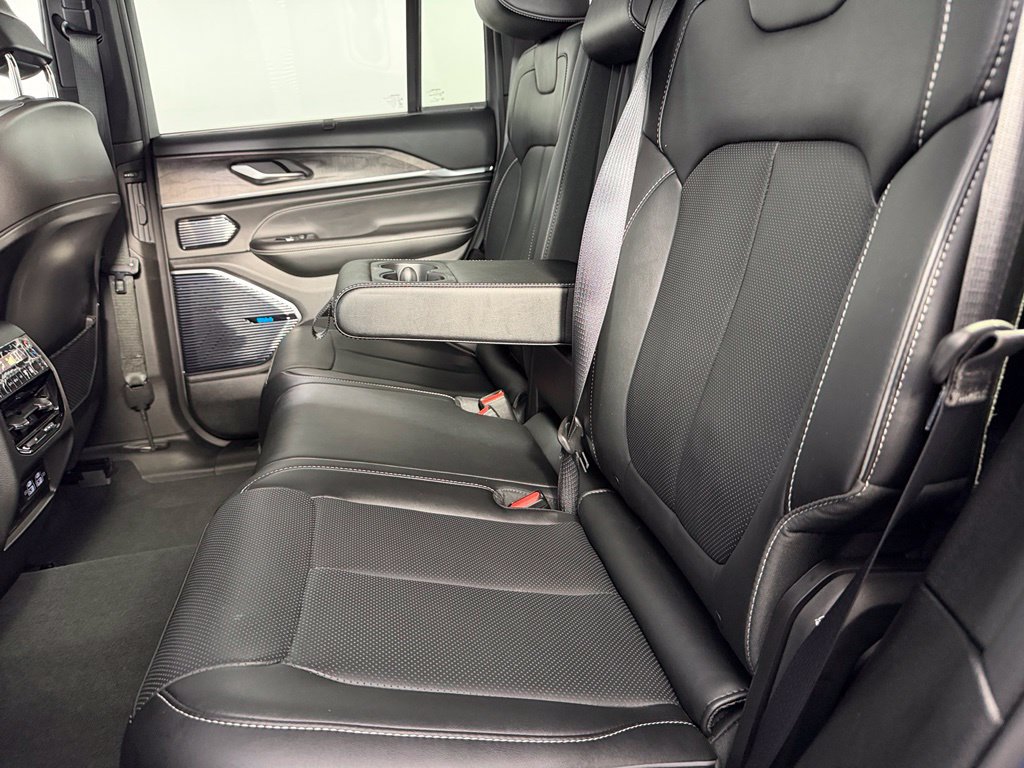 Used 2024 Jeep Grand Cherokee Overland w/ Advanced Protech Group III AWD/4WD image 17