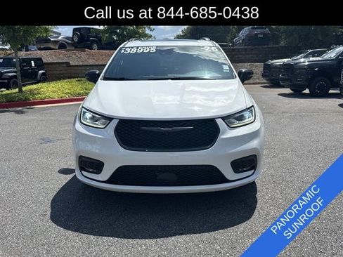 Certified 2026 Chrysler Pacifica Limited w/ S Appearance Package FWD image 2