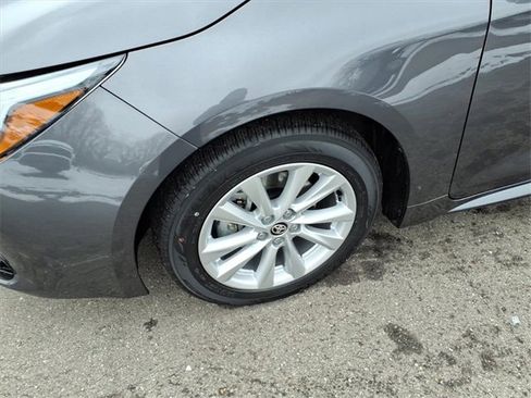 Used 2025 Toyota Corolla SE image 4