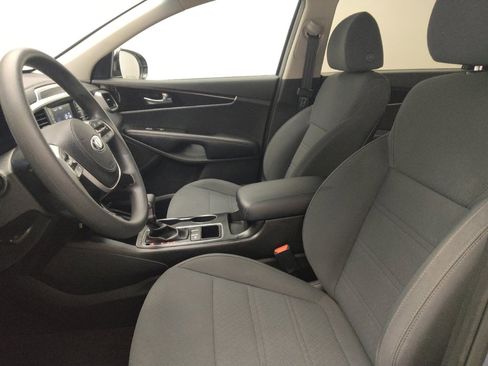 Used 2020 Kia Sorento LX image 17