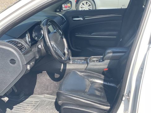 Used 2011 Chrysler 300 Limited RWD image 15