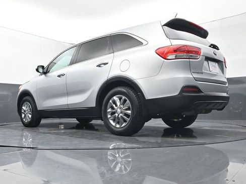 Used 2017 Kia Sorento L image 21