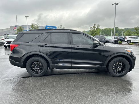 Used 2020 Ford Explorer XLT w/ Equipment Group 202A AWD/4WD image 8