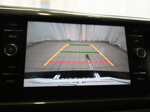 Used 2022 Volkswagen Taos SEL w/ Panoramic Sunroof Package image 6