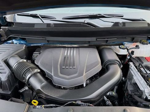 Used 2025 Chevrolet Traverse LT image 30