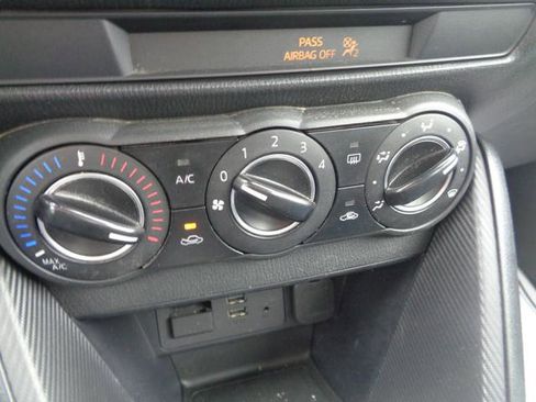 Used 2019 Toyota Yaris Sedan image 33