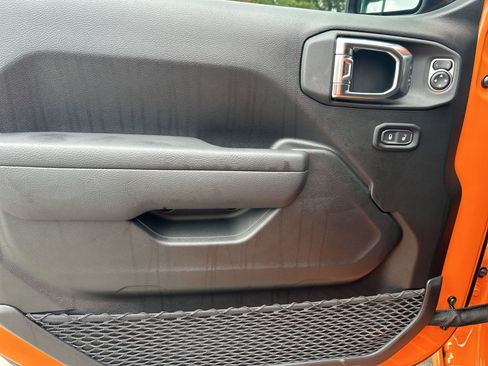 New 2025 Jeep Gladiator Sport image 11