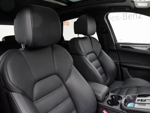 Used 2023 Porsche Macan S image 17