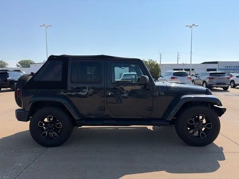 Used 2017 Jeep Wrangler Unlimited Sahara AWD/4WD image 2