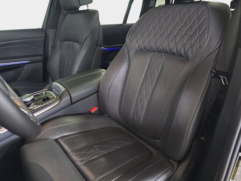 Certified 2025 BMW X7 M60i AWD/4WD image 17