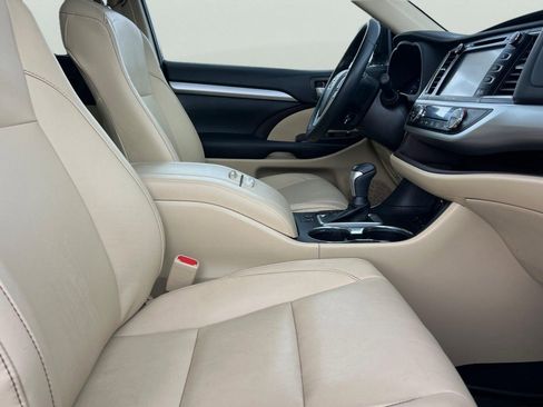 Certified 2019 Toyota Highlander XLE image 22