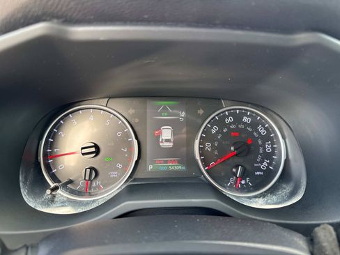 Used 2020 Toyota RAV4 XLE w/ Convenience Package FWD image 29