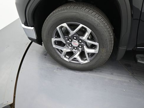 New 2026 GMC Sierra 1500 SLE w/ Preferred Package image 8