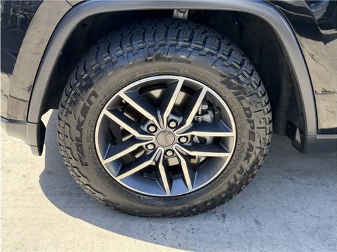 Used 2020 Jeep Grand Cherokee Limited AWD/4WD image 12