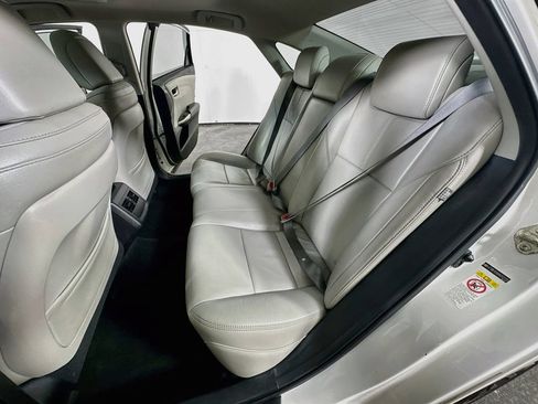 Used 2017 Toyota Avalon Touring FWD image 16
