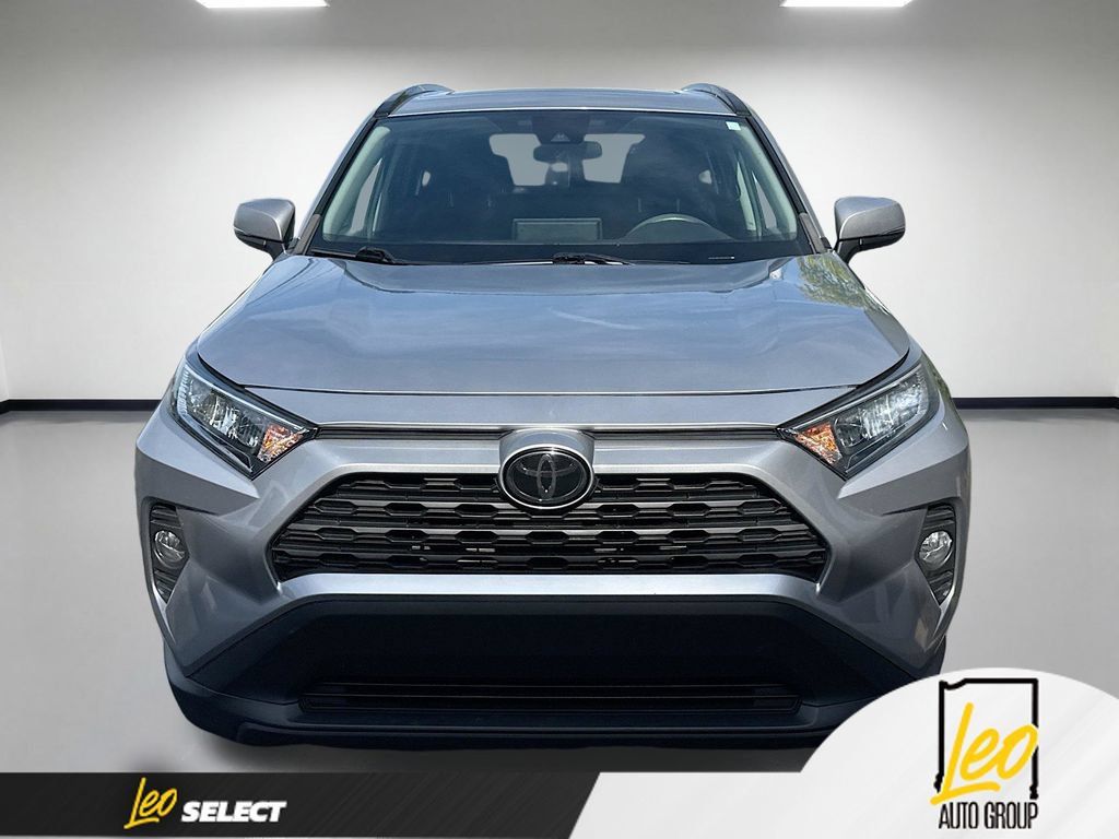 Used 2019 Toyota RAV4 XLE AWD/4WD image 2