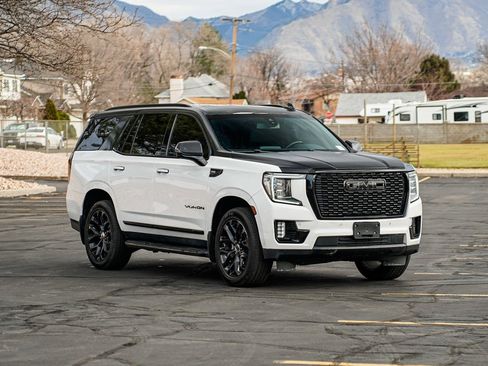 Used 2021 GMC Yukon SLT w/ Rear Media and Nav Package image 3
