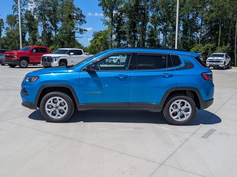 Certified 2025 Jeep Compass Latitude w/ Convenience Group AWD/4WD image 2