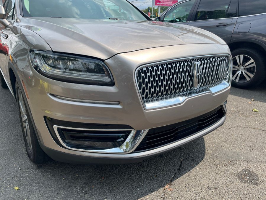 Used 2019 Lincoln Nautilus Select AWD/4WD image 2