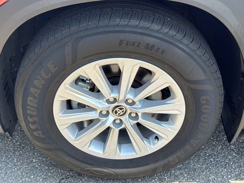 Used 2024 Toyota Grand Highlander XLE FWD image 13