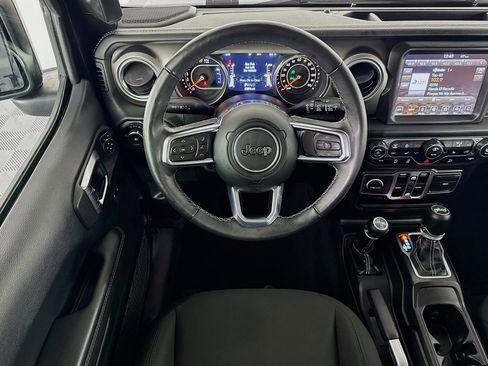 Used 2018 Jeep Wrangler Unlimited Sahara w/ Uconnect 4C Nav & Sound Group image 16